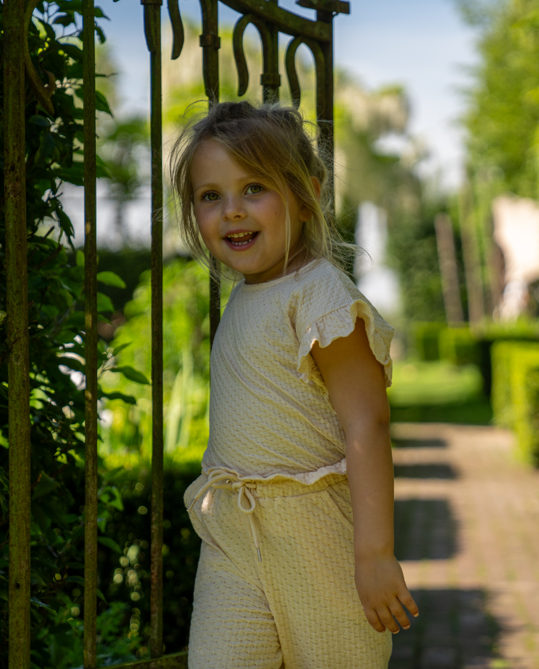 Off White Essence | Dievčenské šaty s krátkym rukávom