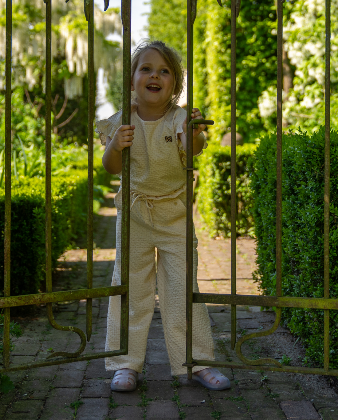 Off White Essence | Dievčenské šaty s krátkym rukávom