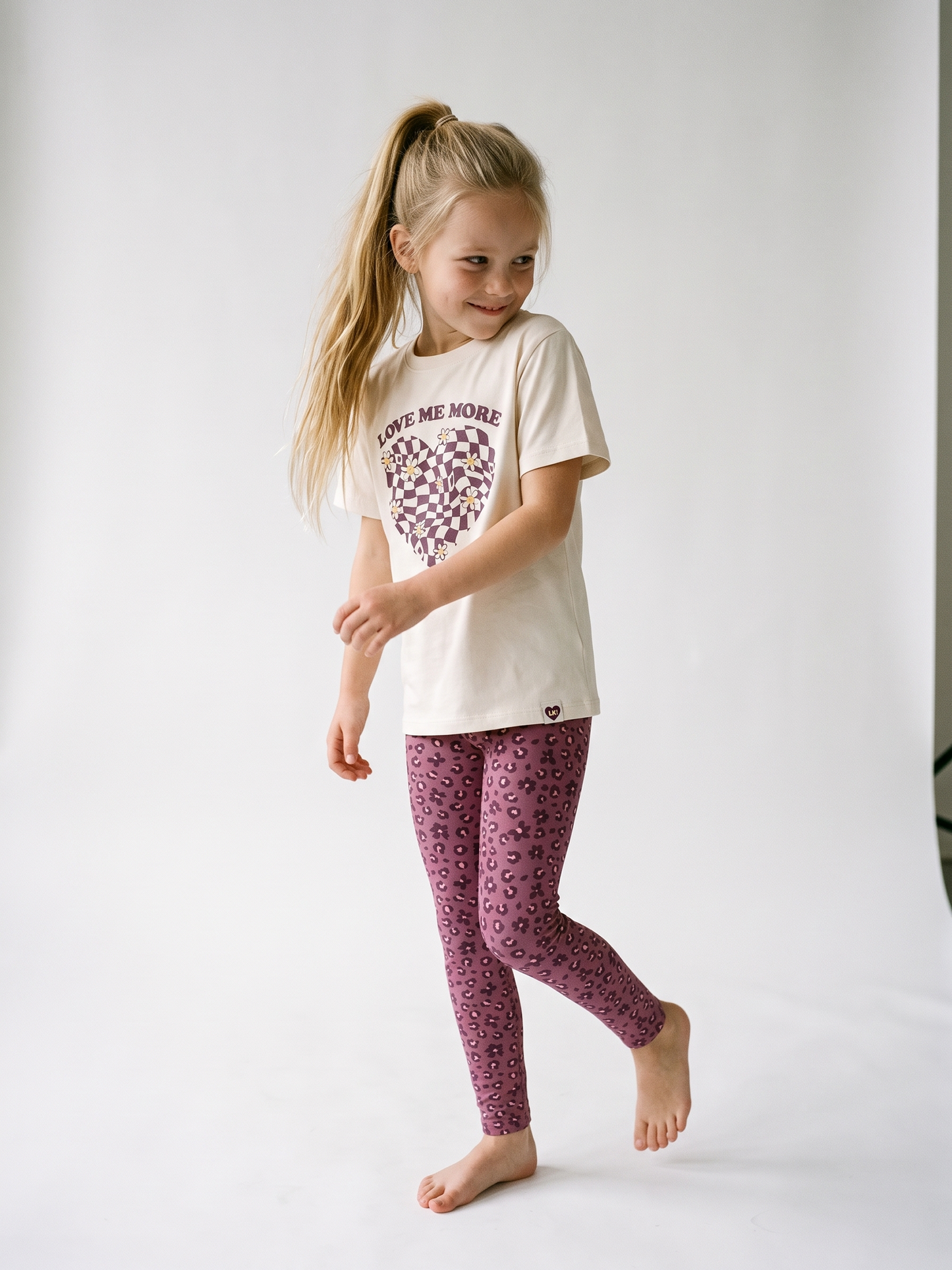 White Checker Heart | Dievčenské tričko s krátkym rukávom - oversized strih