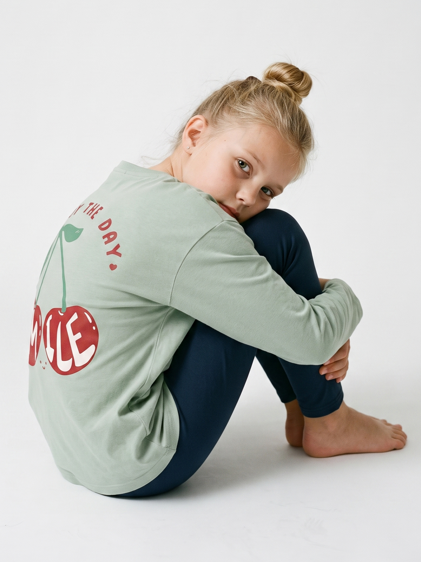 Mint Cherry Smile | Dievčenské tričko s dlhým rukávom - voľný strih